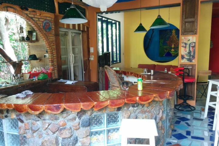 Lounge 9 of 22