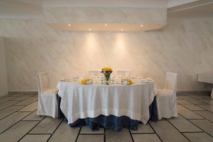 Dining 29 of 60