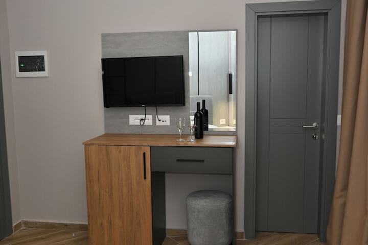 Room 7 of 34