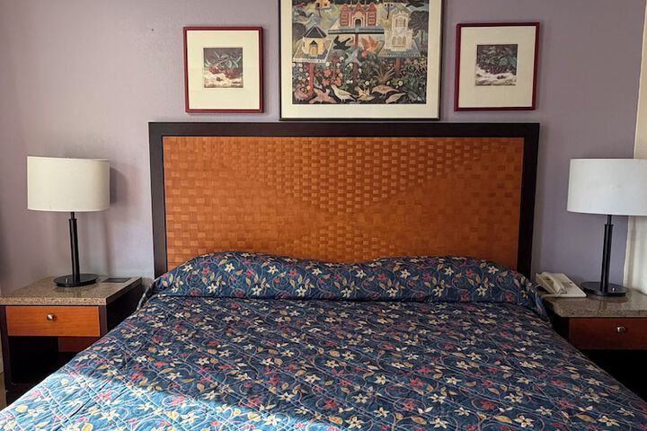 Room 8 of 19