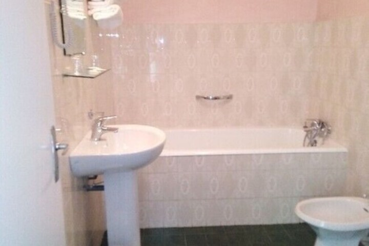 Room 8 of 15