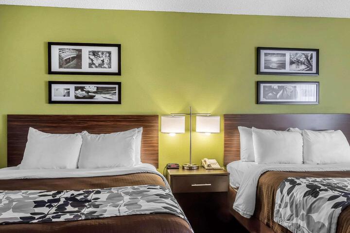 2 Queen Beds (6 of 9)
