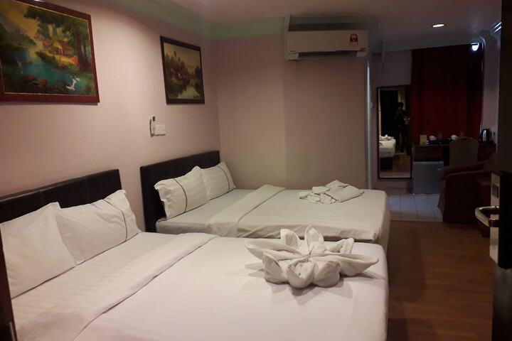 Room 28 of 63