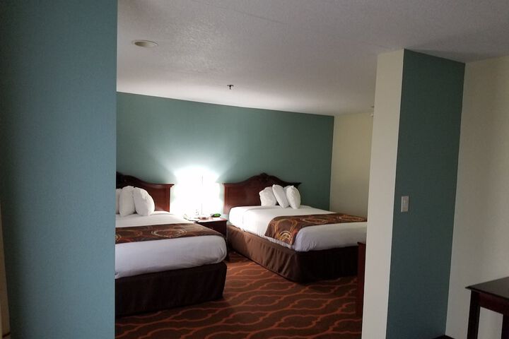 2 Queen Beds (2 of 24)