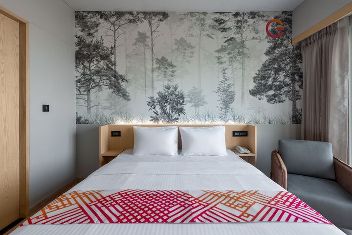 Room 12 of 80