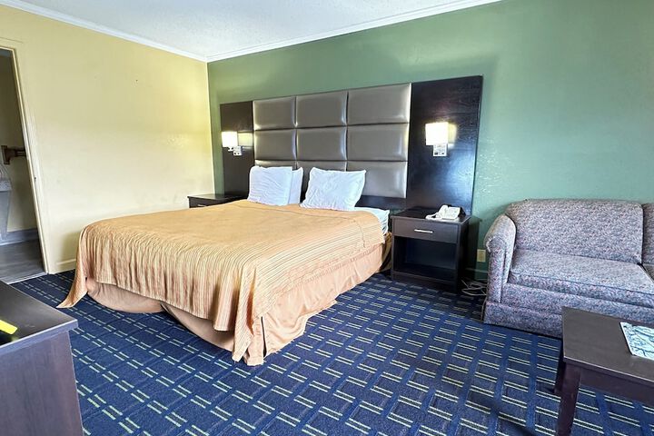 1 King Bed (12 of 18)