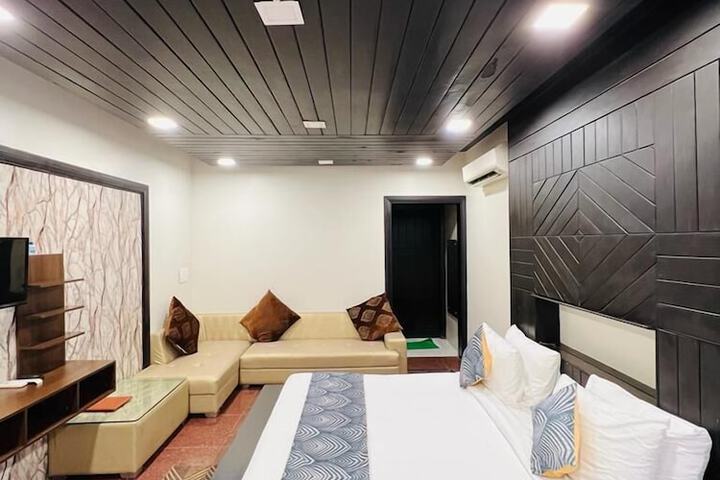 Room 3 of 35