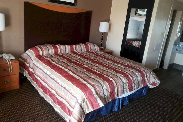 Room 6 of 38