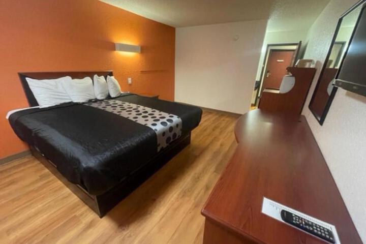 1 King Bed (1 of 3)