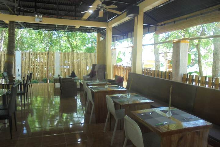 Dining 47 of 63