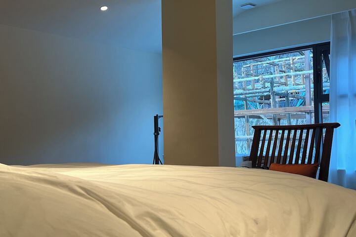 Room 27 of 68