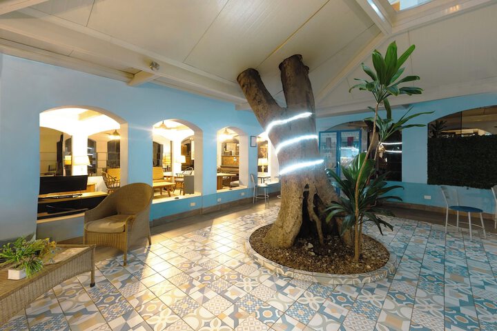 Entrance & Lobby
