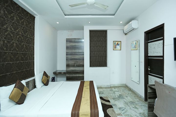 Room 14 of 30