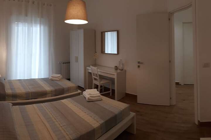 Room 25 of 40