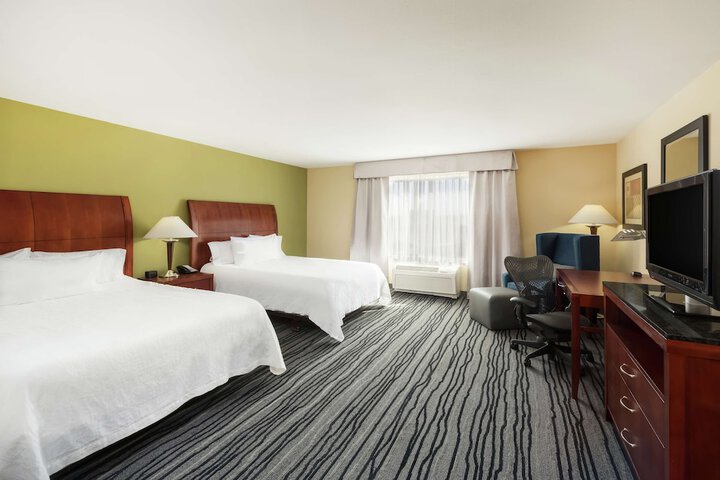 2 Queen Beds (7 of 18)