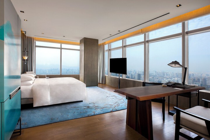 Room 15 of 53