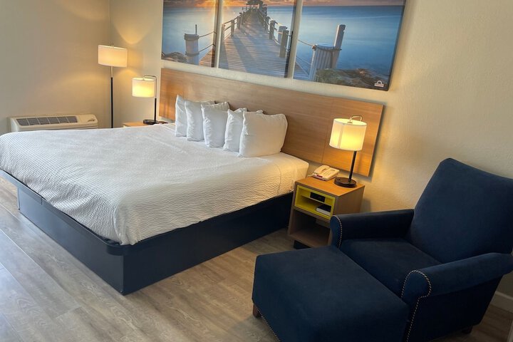 1 King Bed (8 of 21)