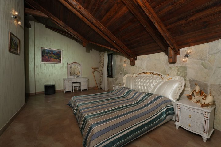 Room 5 of 30