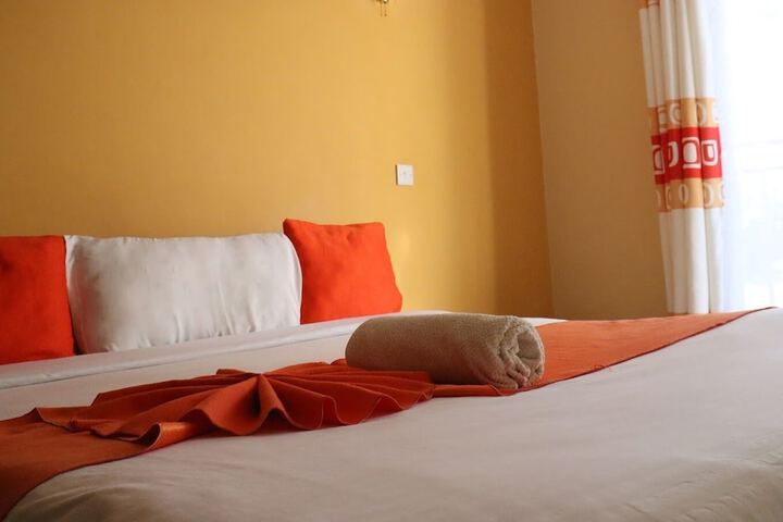 Room 6 of 34