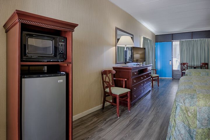 Room 4 of 17