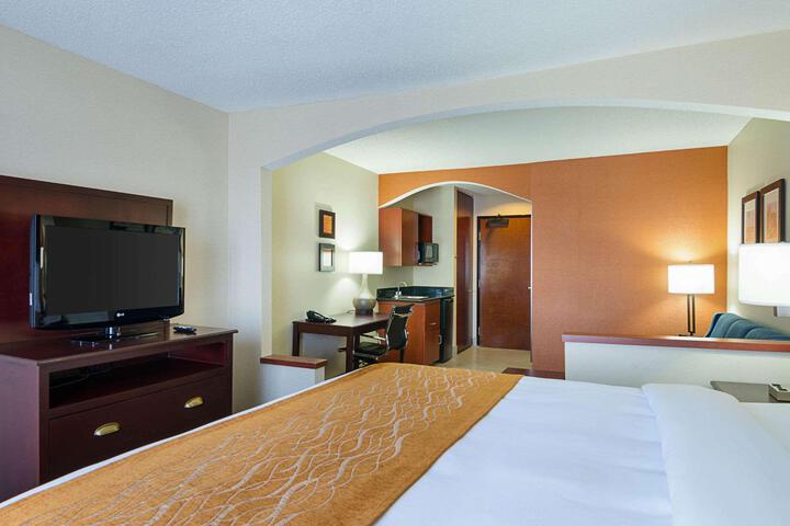 1 King Bed Accessible (3 of 16)