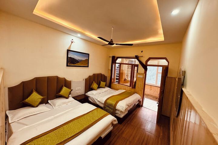 Room 11 of 25