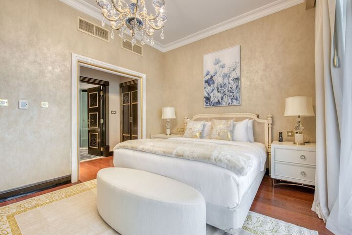 Room 4 of 40