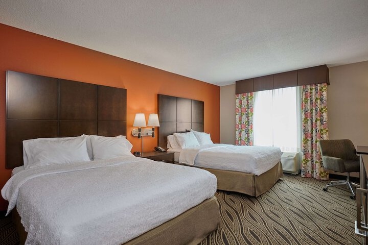 2 Queen Beds (1 of 6)