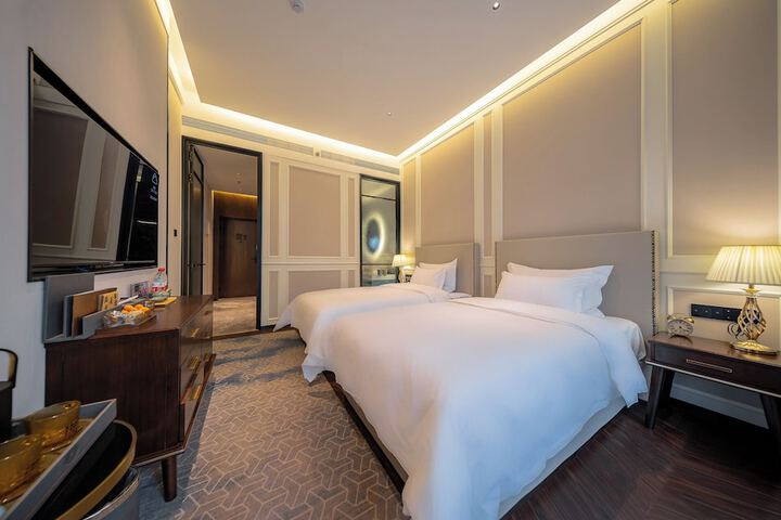 Room 13 of 66