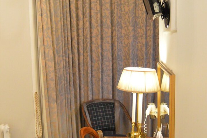 Room 9 of 53