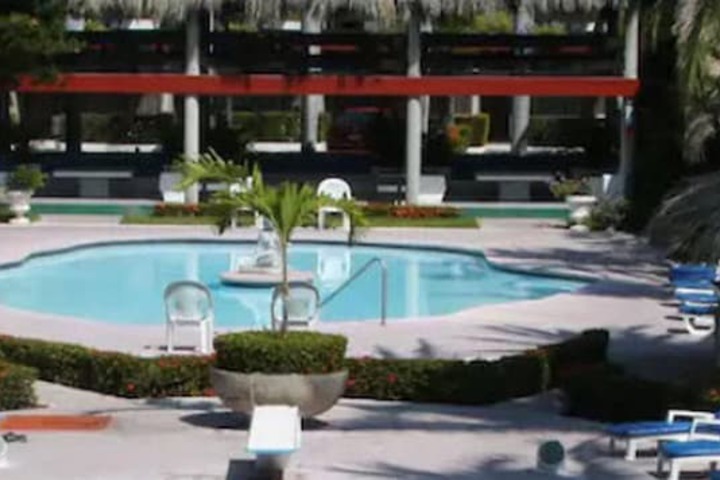 Hotel Pool
