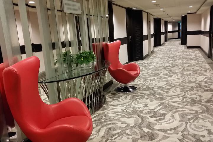 Ballroom/Hall 86 of 106