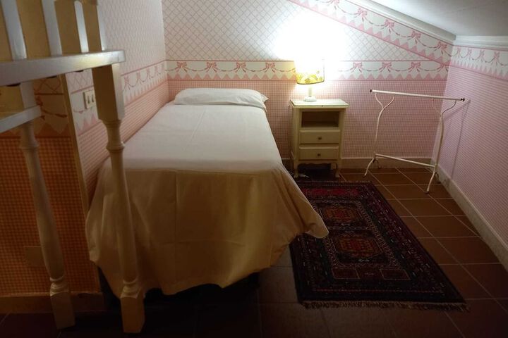 Room 22 of 65