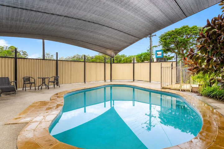 Pool 23 of 34