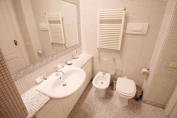 Room 9 of 14