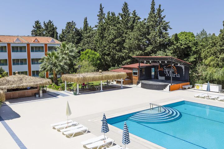 Hotel Pool