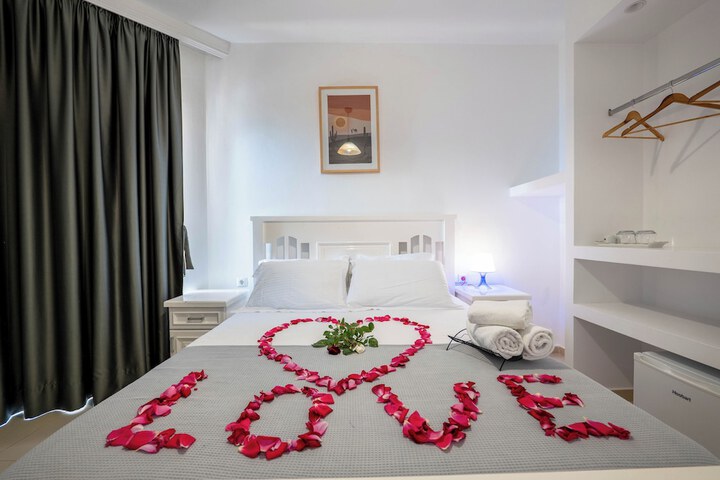 Room 45 of 297