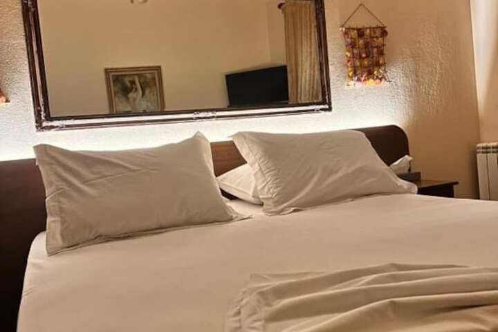 Room 4 of 28