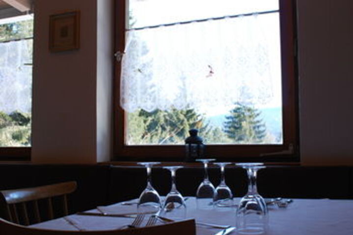 Dining 28 of 30