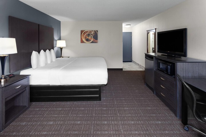 Room 13 of 33
