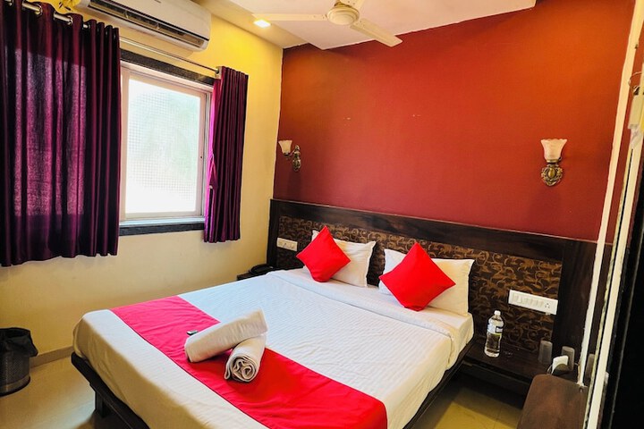 Room 3 of 44