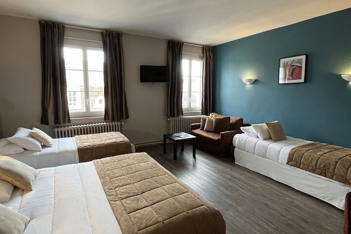 Room 26 of 90