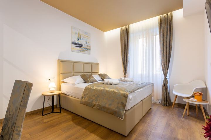 Room 14 of 33