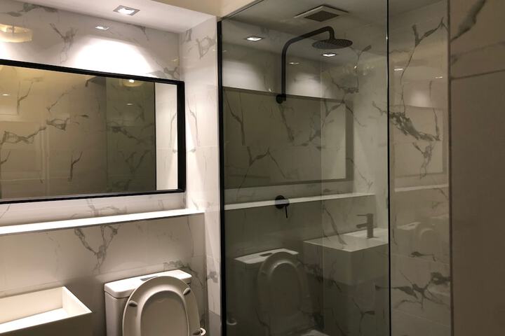 Room 7 of 33