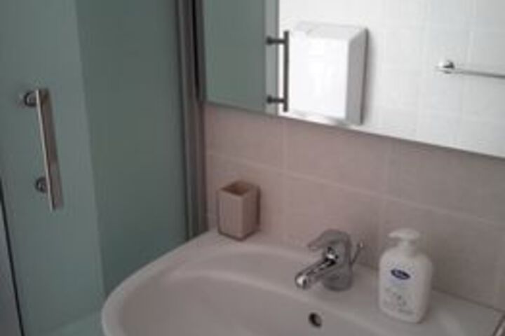 Room 4 of 36