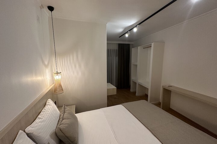 Room 10 of 42