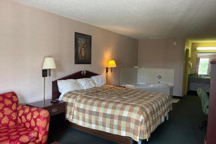 1 King Bed (5 of 5)