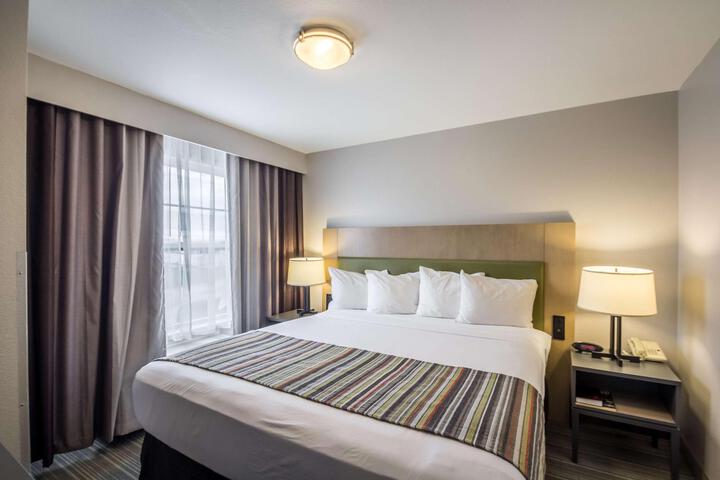 1 King Bed (8 of 13)