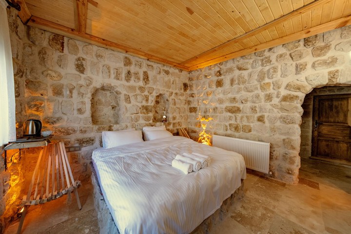 Room 16 of 79
