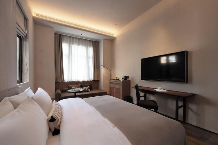 Room 73 of 100